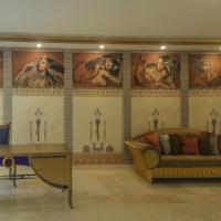 Sala decorada con motivos egipcios.